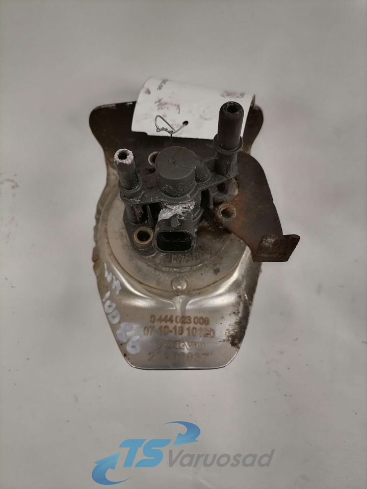 Volvo ADBlue dosaator 20908937 - Procesamiento de combustible para Camión: foto 2 Volvo ADBlue dosaator 20908937 - Procesamiento de combustible para Camión: foto 2