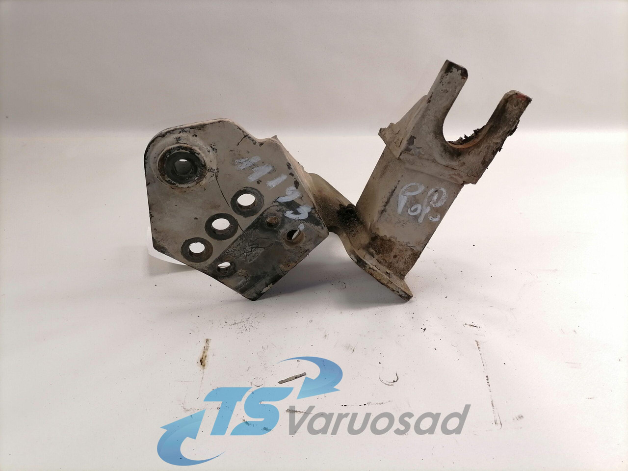 Volvo Bumper bracket 20499244 - Parachoques para Camión: foto 2 Volvo Bumper bracket 20499244 - Parachoques para Camión: foto 2