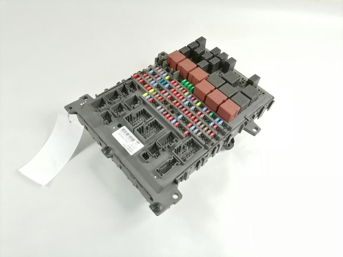 Volvo Central electric unit 22009557 - Fusible para Camión: foto 2 Volvo Central electric unit 22009557 - Fusible para Camión: foto 2