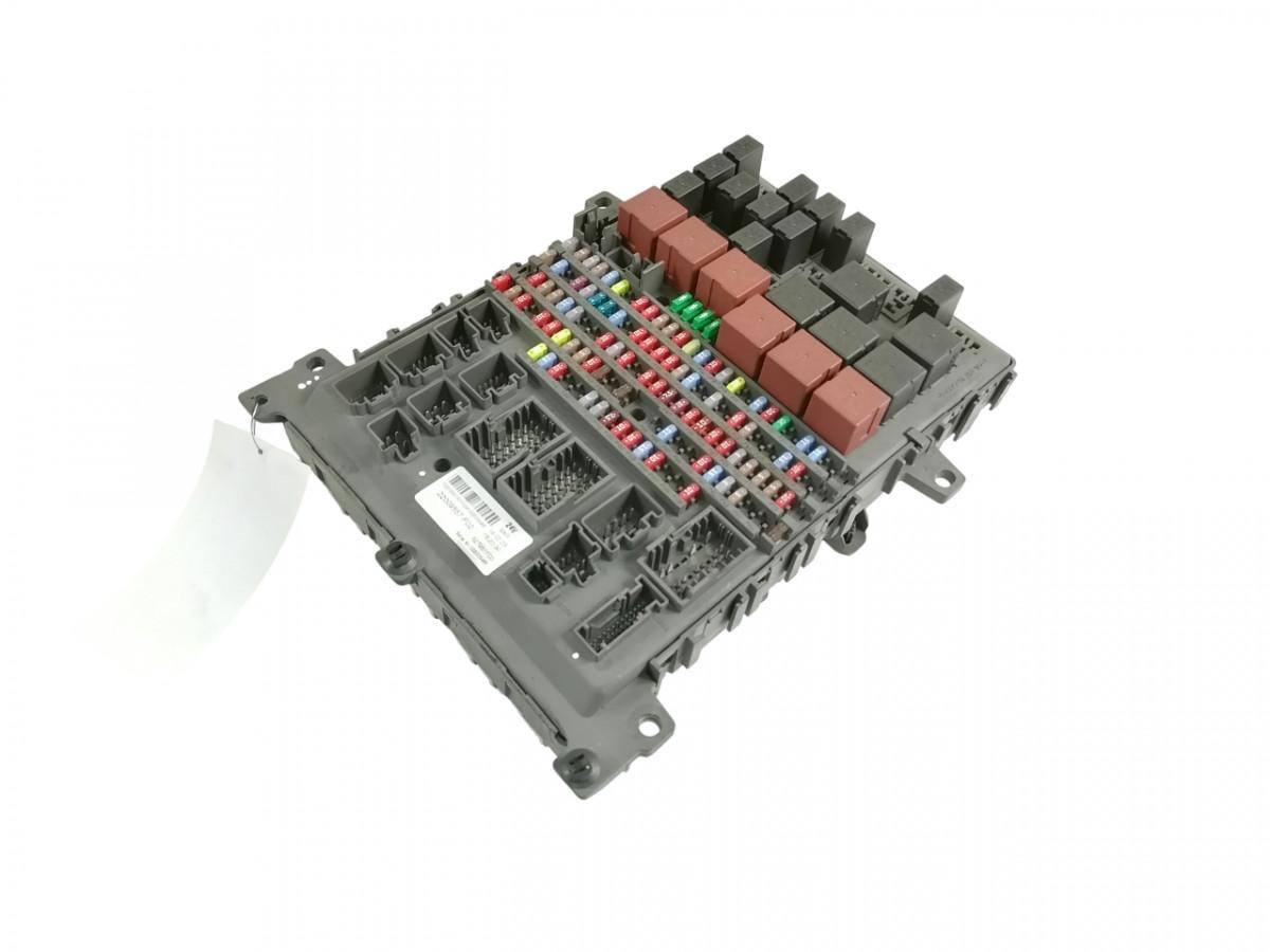 Volvo Central electric unit 22009557 - Fusible para Camión: foto 1 Volvo Central electric unit 22009557 - Fusible para Camión: foto 1