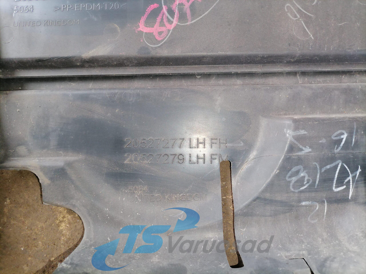 Volvo Iluvõre plastik 20527277 - Parrilla para Camión: foto 4 Volvo Iluvõre plastik 20527277 - Parrilla para Camión: foto 4