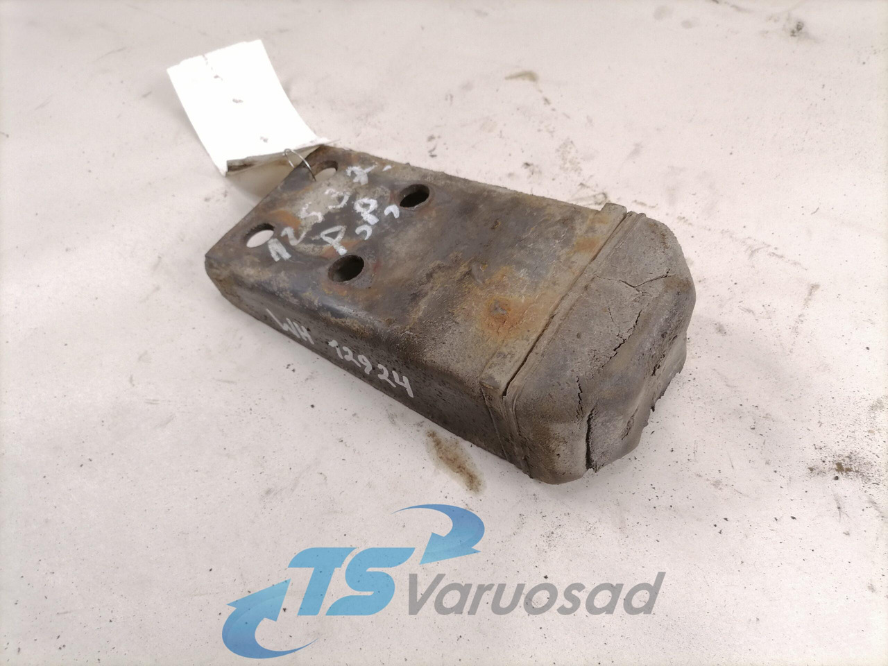 Volvo Läbilöögipuks 1079130 - Suspensión para Camión: foto 2 Volvo Läbilöögipuks 1079130 - Suspensión para Camión: foto 2