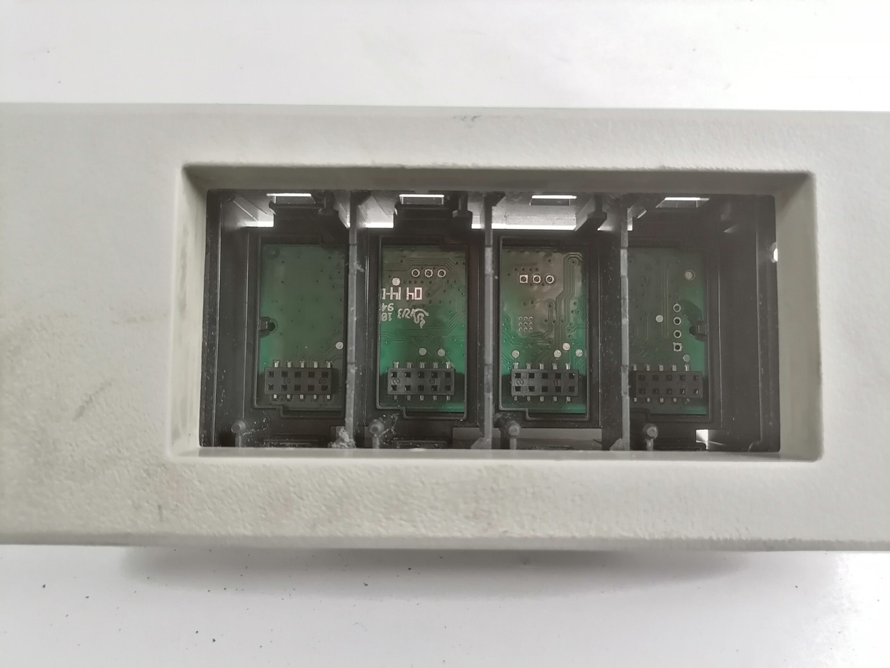 Volvo Lülitite moodul 22026373 - Cabina para Camión: foto 2 Volvo Lülitite moodul 22026373 - Cabina para Camión: foto 2