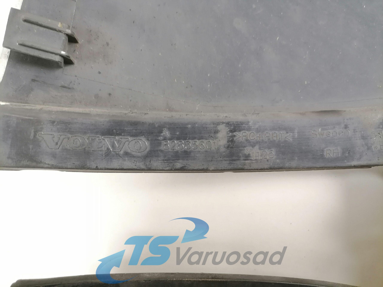 Volvo Plastikdetail 82835554 - Aerodinámica/ Spoiler para Camión: foto 3 Volvo Plastikdetail 82835554 - Aerodinámica/ Spoiler para Camión: foto 3