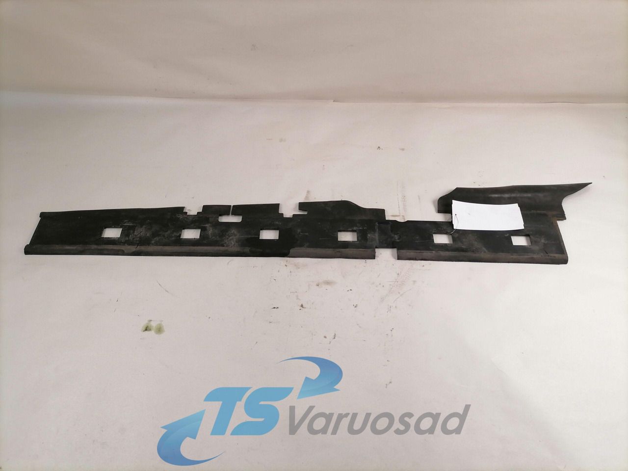 Volvo Radiaatori plastik 21167404 - Pieza universal para Camión: foto 2 Volvo Radiaatori plastik 21167404 - Pieza universal para Camión: foto 2