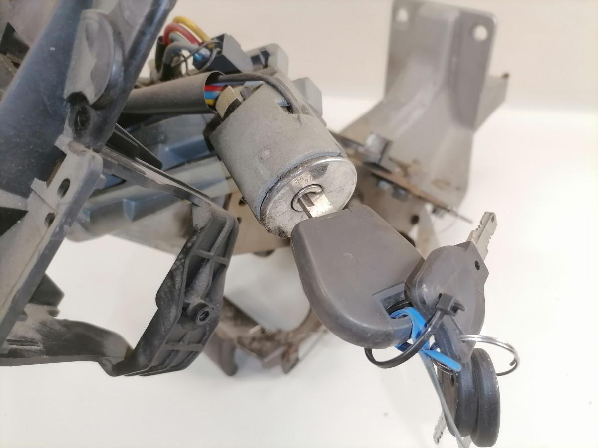 Volvo Roolisammas 20812322 - Columna de dirección para Camión: foto 5 Volvo Roolisammas 20812322 - Columna de dirección para Camión: foto 5