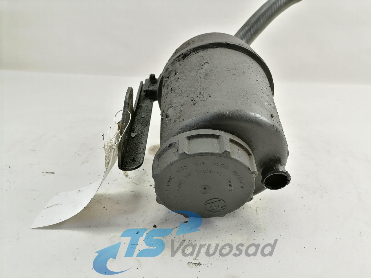Volvo Steering oil tank+ bracket 20479764 - Manguera de dirección para Camión: foto 3 Volvo Steering oil tank+ bracket 20479764 - Manguera de dirección para Camión: foto 3