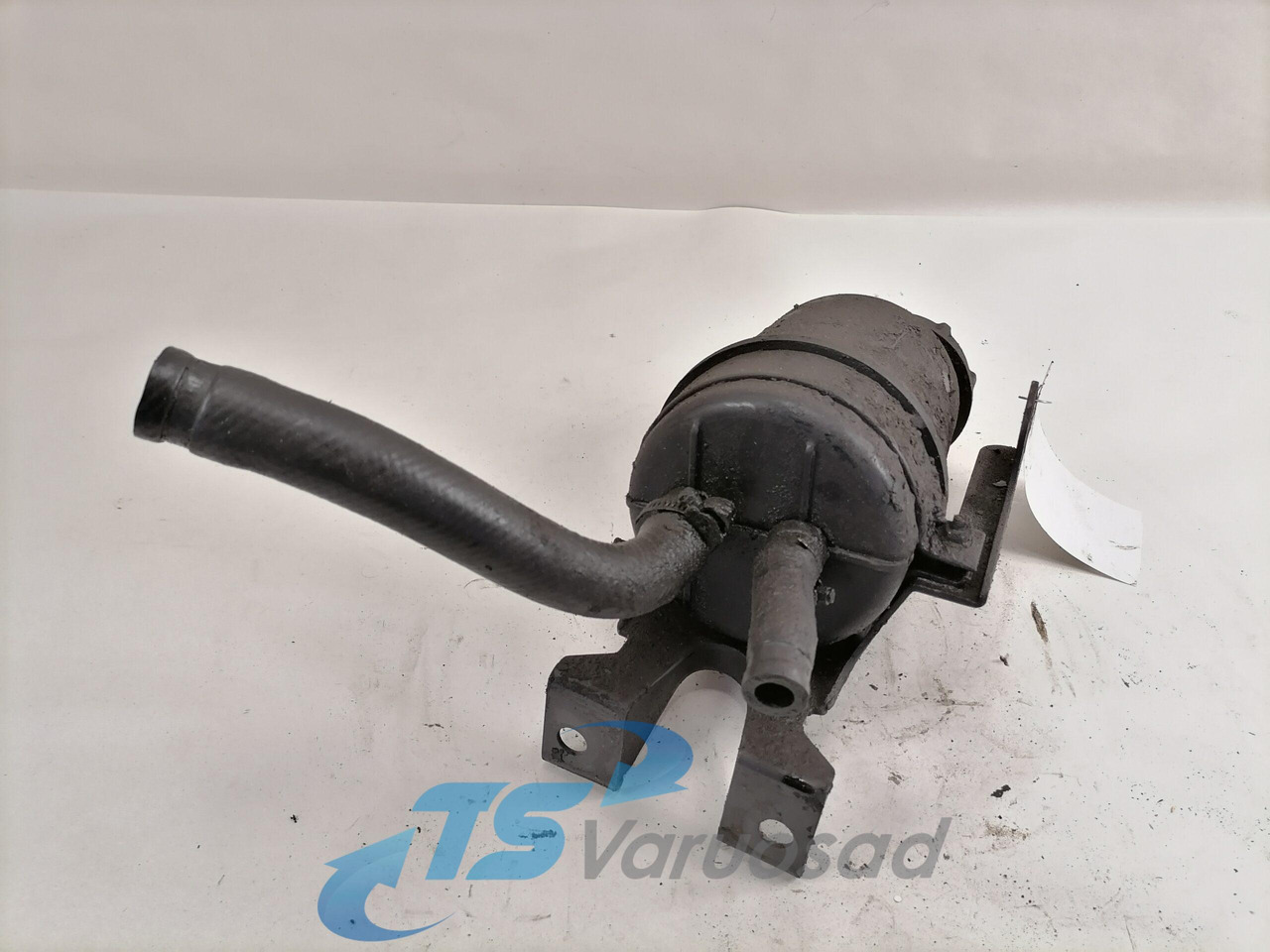 Volvo Steering oil tank+ bracket 20479764 - Manguera de dirección para Camión: foto 2 Volvo Steering oil tank+ bracket 20479764 - Manguera de dirección para Camión: foto 2