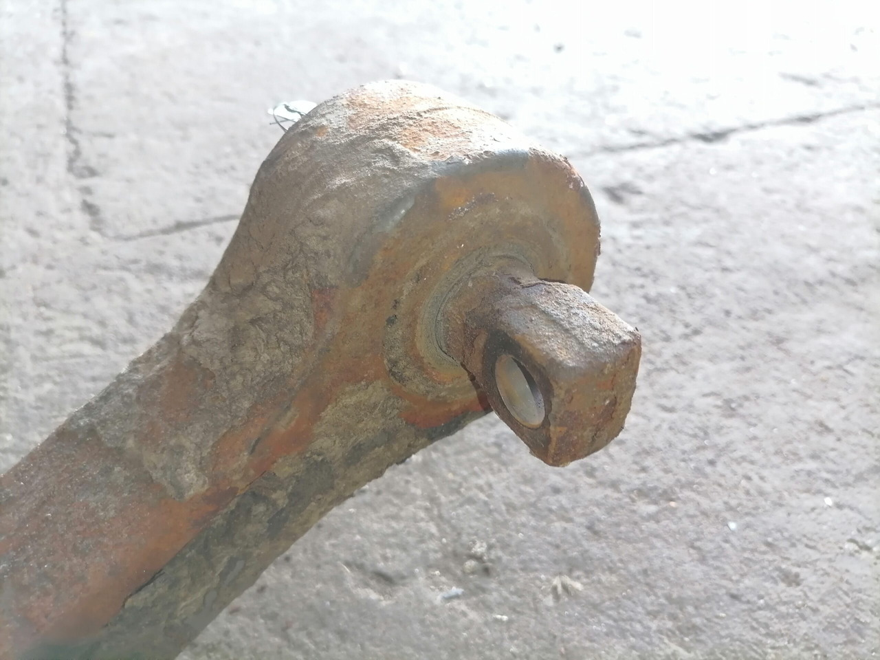 Volvo Torque rod 3986358 - Eje y piezas para Camión: foto 4 Volvo Torque rod 3986358 - Eje y piezas para Camión: foto 4