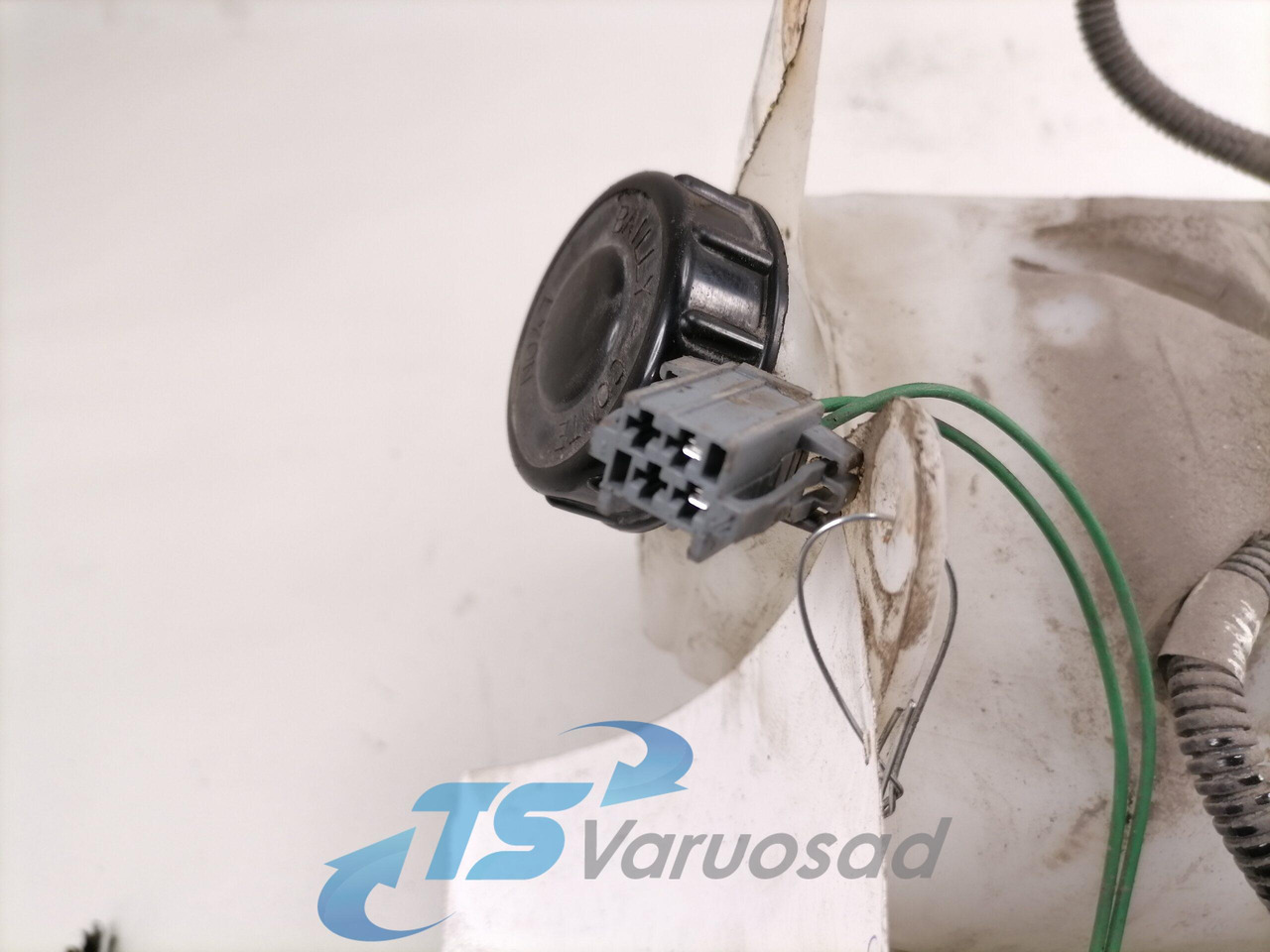 Volvo Windscreen washer fluid tank 84530119 - Limpiaparabrisas para Camión: foto 4 Volvo Windscreen washer fluid tank 84530119 - Limpiaparabrisas para Camión: foto 4