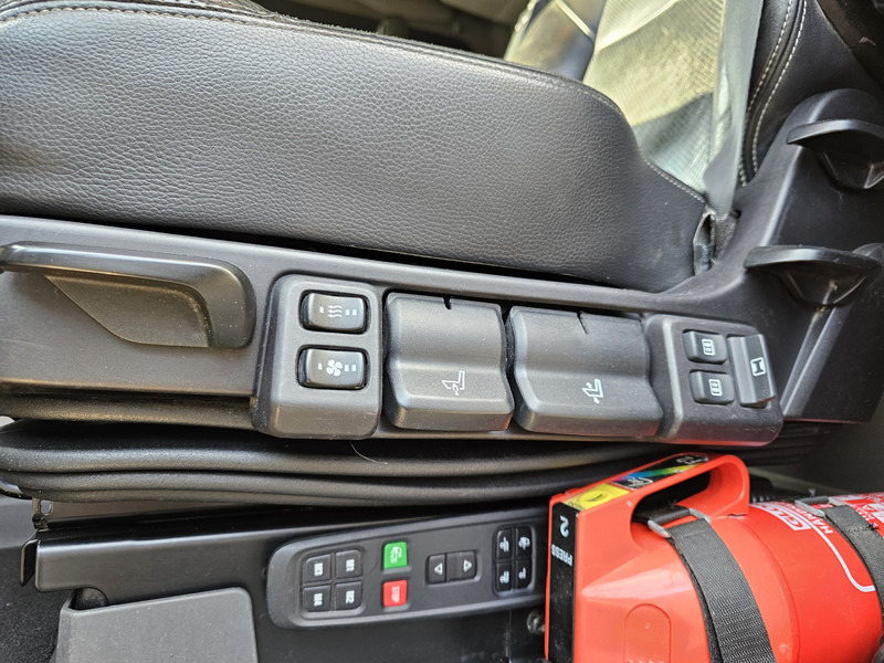 Cabeza tractora Scania R580 / V8 6X2 / RETARDER / FULL AIR: foto 15