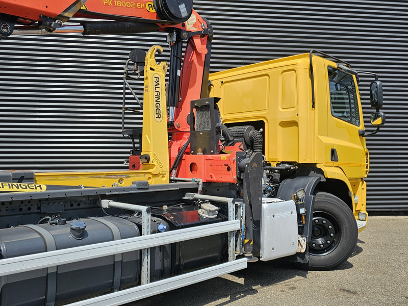 DAF CF 330 6x2-4 / PALFINGER CRANE + HOOKLIFT - Multibasculante camión, Camión grúa: foto 4 DAF CF 330 6x2-4 / PALFINGER CRANE + HOOKLIFT - Multibasculante camión, Camión grúa: foto 4