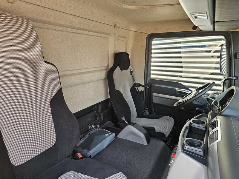 Leasing financiero de MAN TGM 26.320 / 6x2-4 / LBW / 6000kg TAIL LIFT leasing MAN TGM 26.320 / 6x2-4 / LBW / 6000kg TAIL LIFT: foto 17