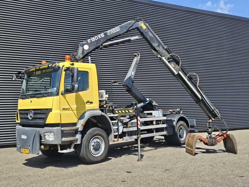 Mercedes-Benz AXOR 1823 4X4 / FASSI CRANE + HOOKLIFT / SPRING SUSPENSION - Multibasculante camión, Camión grúa: foto 3 Mercedes-Benz AXOR 1823 4X4 / FASSI CRANE + HOOKLIFT / SPRING SUSPENSION - Multibasculante camión, Camión grúa: foto 3