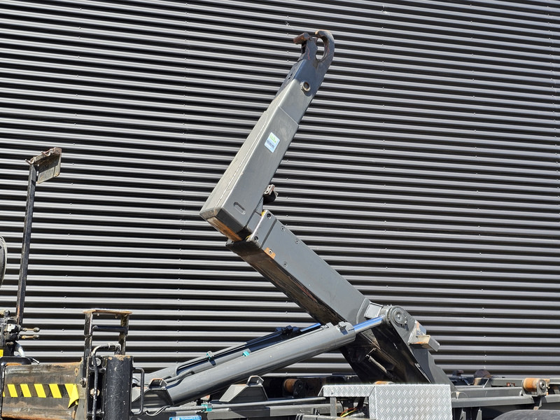 Mercedes-Benz AXOR 1823 4X4 / FASSI CRANE + HOOKLIFT / SPRING SUSPENSION - Multibasculante camión, Camión grúa: foto 4 Mercedes-Benz AXOR 1823 4X4 / FASSI CRANE + HOOKLIFT / SPRING SUSPENSION - Multibasculante camión, Camión grúa: foto 4
