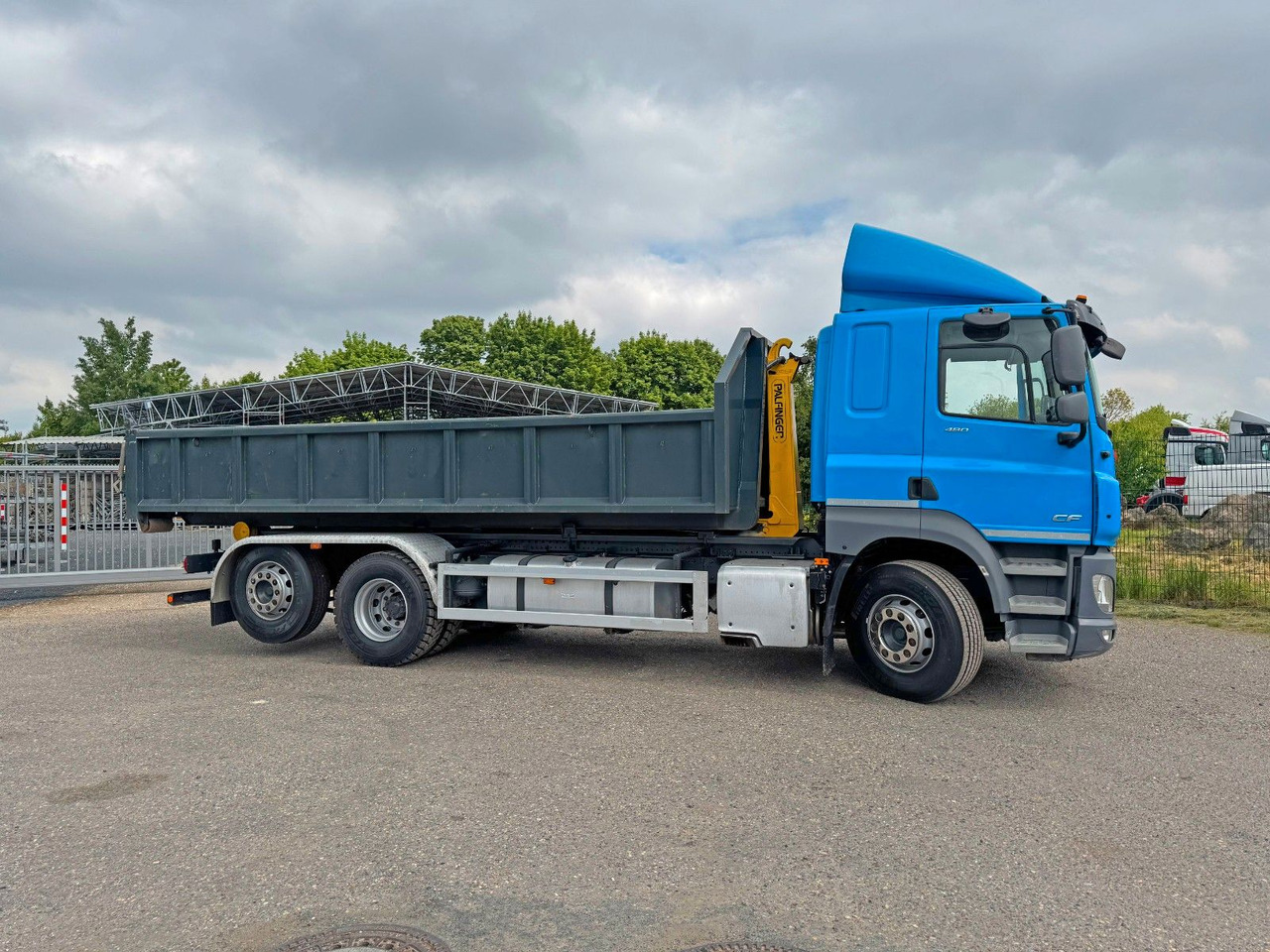 DAF CF 480 6X2 Abroller Funk 8 Stück neue Pirelli DAF CF 480 6X2 Abroller Funk 8 Stück neue Pirelli - Multibasculante camión: foto 1 DAF CF 480 6X2 Abroller Funk 8 Stück neue Pirelli DAF CF 480 6X2 Abroller Funk 8 Stück neue Pirelli - Multibasculante camión: foto 1