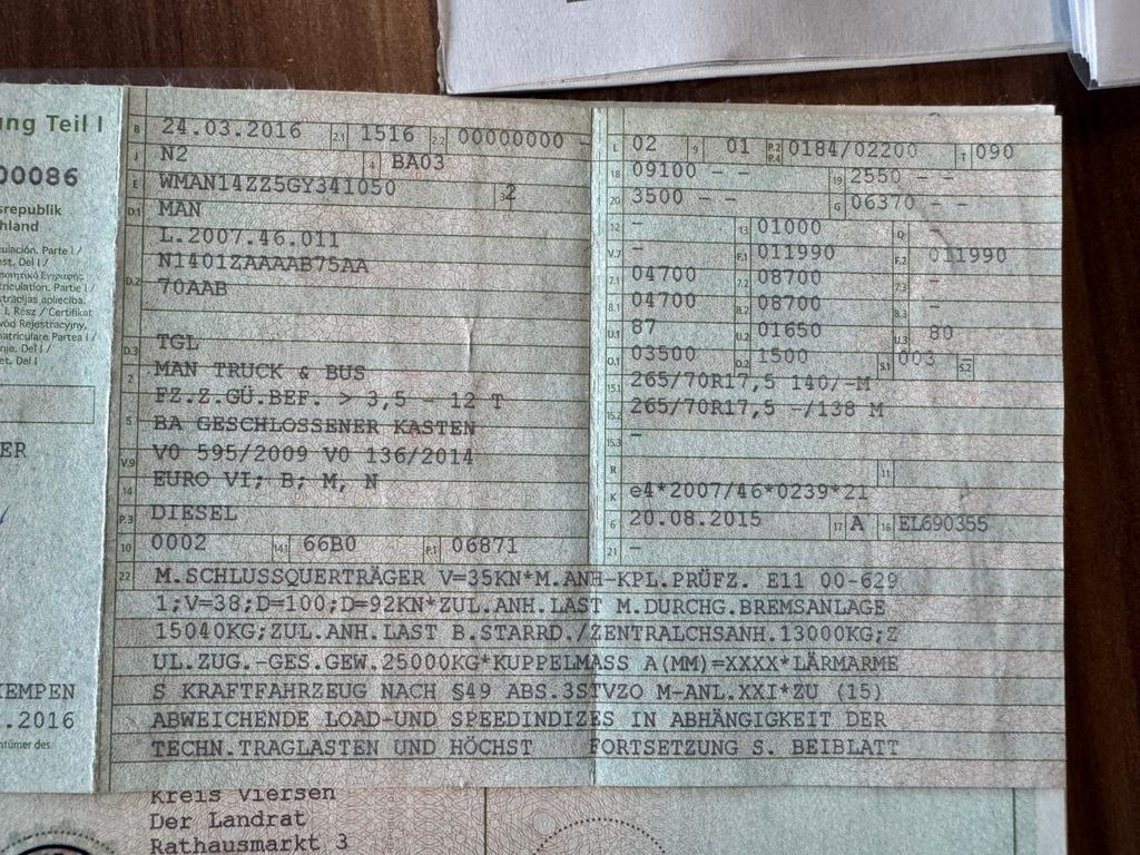 MAN 12.250 4X2 Koffer LBW Klima Diff.Sperre AHK MAN 12.250 4X2 Koffer LBW Klima Diff.Sperre AHK - Camión caja cerrada: foto 2 MAN 12.250 4X2 Koffer LBW Klima Diff.Sperre AHK MAN 12.250 4X2 Koffer LBW Klima Diff.Sperre AHK - Camión caja cerrada: foto 2