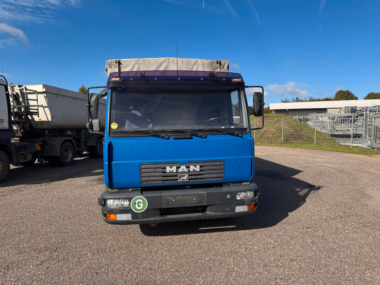MAN 8.140 4X2 Pritsche Plane Original Km - Furgoneta con caja de lona: foto 5 MAN 8.140 4X2 Pritsche Plane Original Km - Furgoneta con caja de lona: foto 5