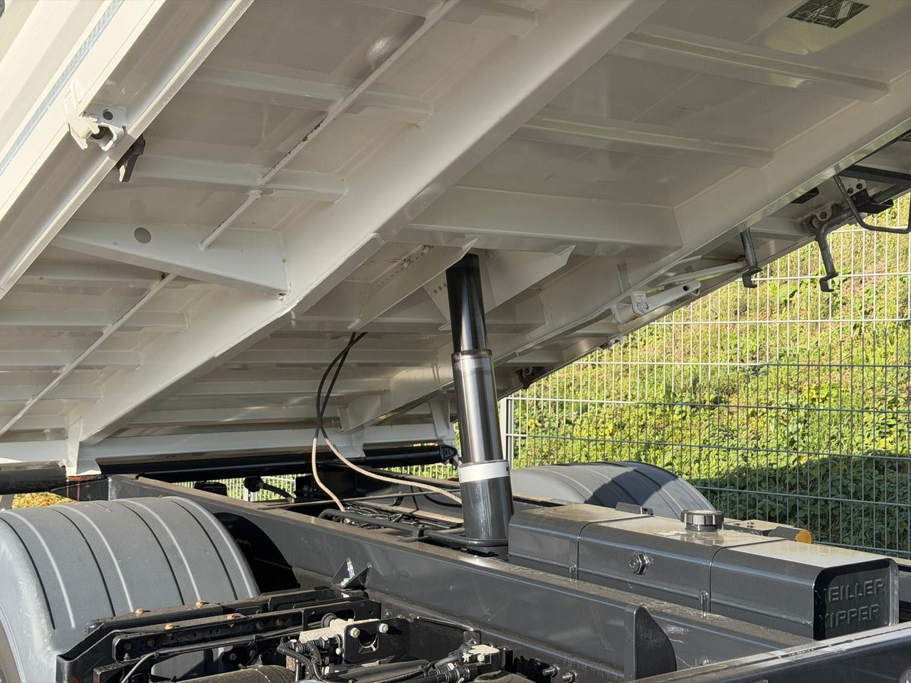 MAN 8.220 4x2 Meiller 3S. Kipper | TOP Zustand! - Volquete furgoneta: foto 3 MAN 8.220 4x2 Meiller 3S. Kipper | TOP Zustand! - Volquete furgoneta: foto 3