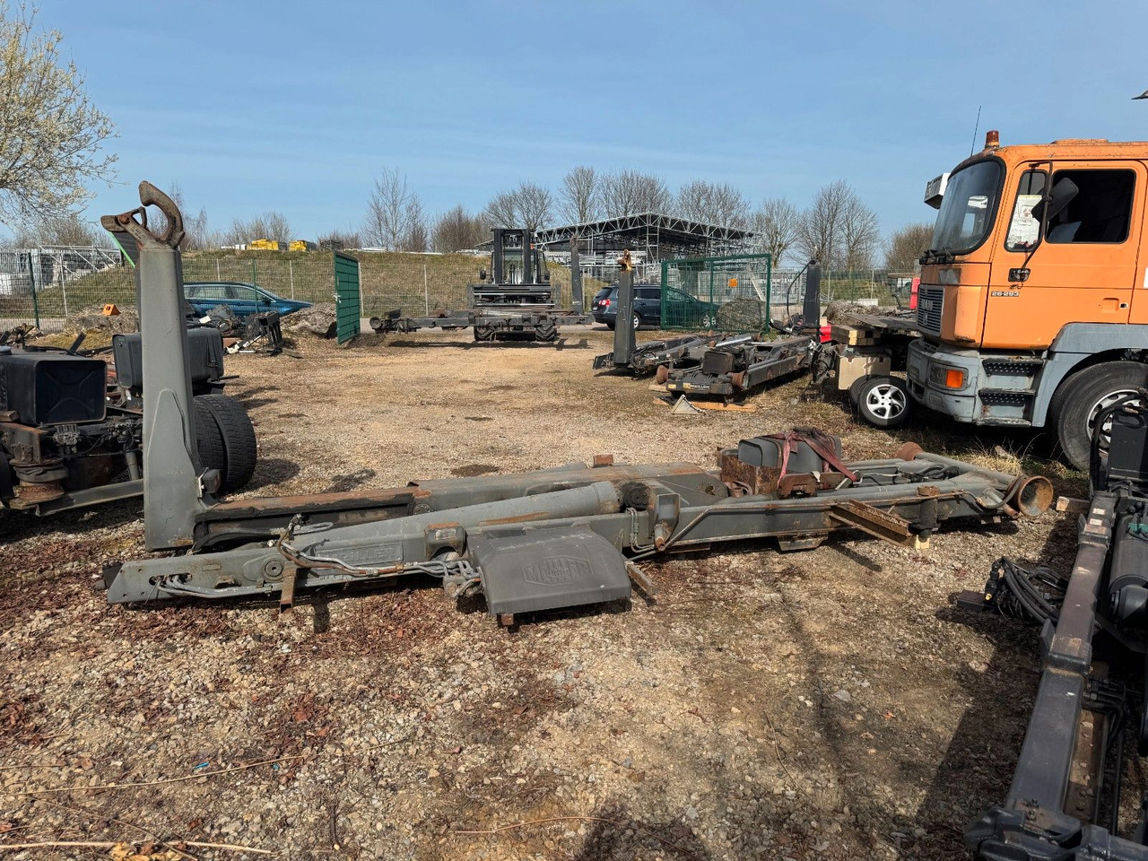 Meiller Abrollaufbau für 6X4 mit 3,90 Radstand - Multibasculante camión: foto 4 Meiller Abrollaufbau für 6X4 mit 3,90 Radstand - Multibasculante camión: foto 4