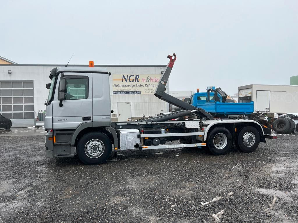 Mercedes-Benz 2541 6X2 VDL Abroller mit Hydr. Verriegelung - Multibasculante camión: foto 1 Mercedes-Benz 2541 6X2 VDL Abroller mit Hydr. Verriegelung - Multibasculante camión: foto 1