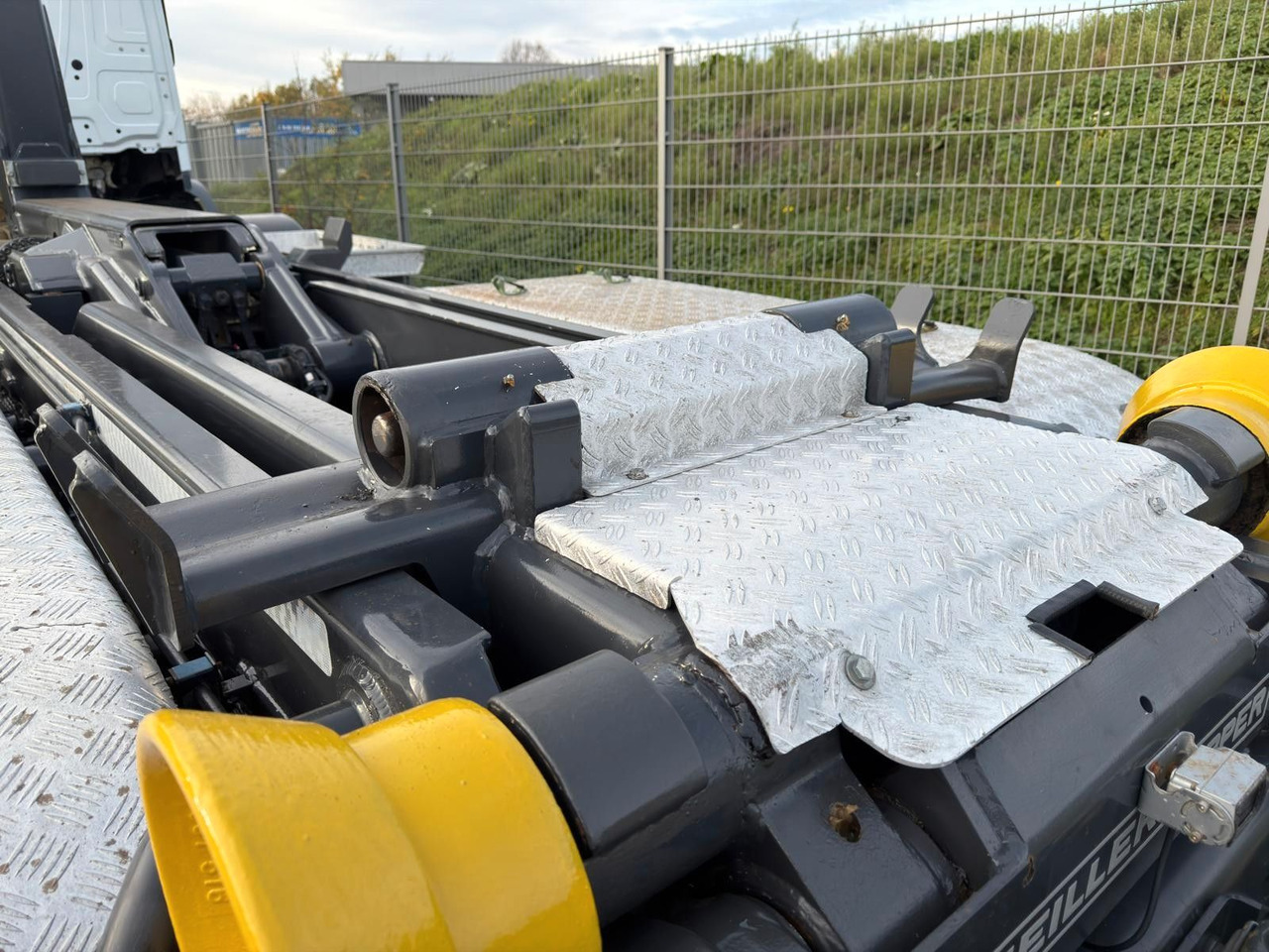 Mercedes-Benz 3748 8x4 Meiller RK30.65 | Funk | hydr.Container - Multibasculante camión: foto 5 Mercedes-Benz 3748 8x4 Meiller RK30.65 | Funk | hydr.Container - Multibasculante camión: foto 5