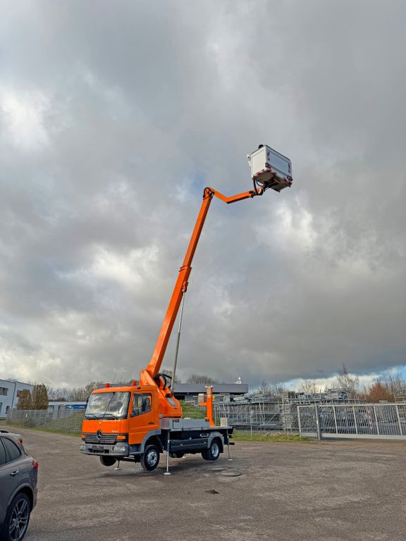 Mercedes-Benz 815 4x2 Hubarbeitsbühne Wumag 170 high 17 m Mercedes-Benz 815 4x2 Hubarbeitsbühne Wumag 170 high 17 m - Camión con plataforma elevadora, Vehículo comercial ligero: foto 1 Mercedes-Benz 815 4x2 Hubarbeitsbühne Wumag 170 high 17 m Mercedes-Benz 815 4x2 Hubarbeitsbühne Wumag 170 high 17 m - Camión con plataforma elevadora, Vehículo comercial ligero: foto 1