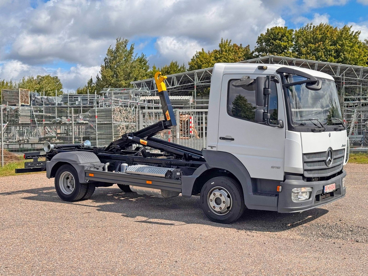 Mercedes-Benz 816 4X2 mit neuem Hyva Abroller Funk - Multibasculante camión: foto 2 Mercedes-Benz 816 4X2 mit neuem Hyva Abroller Funk - Multibasculante camión: foto 2