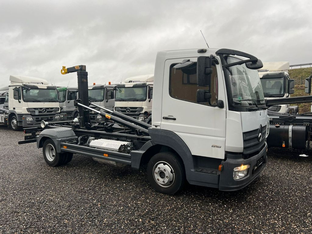 Mercedes-Benz 816 4X2 mit neuem Hyva Abroller Funk - Multibasculante camión: foto 1 Mercedes-Benz 816 4X2 mit neuem Hyva Abroller Funk - Multibasculante camión: foto 1
