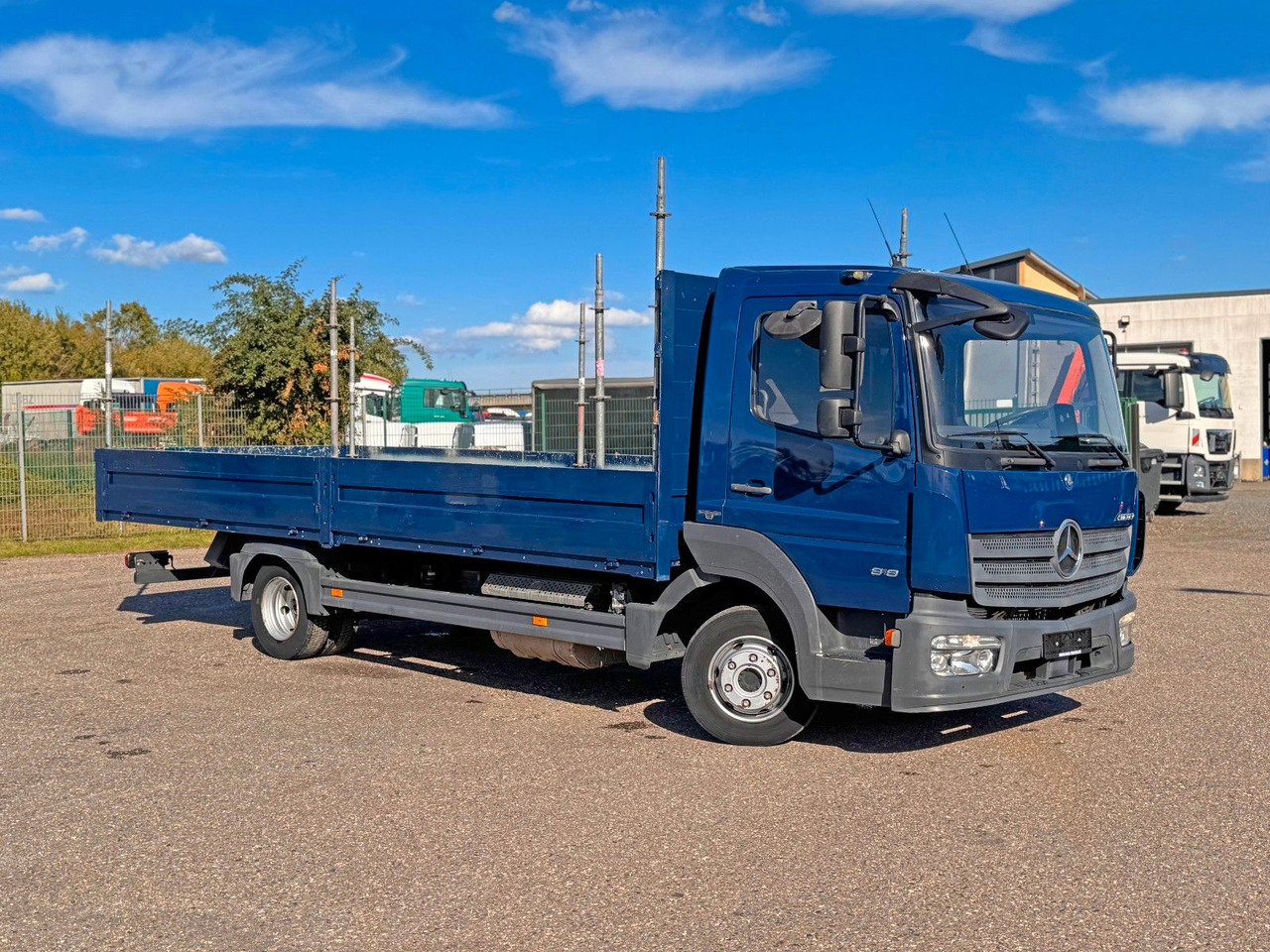 Mercedes-Benz 818 4X2 Pritsche original Kilometer - Caja abierta furgoneta: foto 1 Mercedes-Benz 818 4X2 Pritsche original Kilometer - Caja abierta furgoneta: foto 1