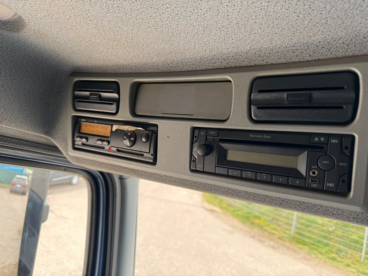 Mercedes-Benz 818 4X2 Pritsche original Kilometer - Caja abierta furgoneta: foto 4 Mercedes-Benz 818 4X2 Pritsche original Kilometer - Caja abierta furgoneta: foto 4