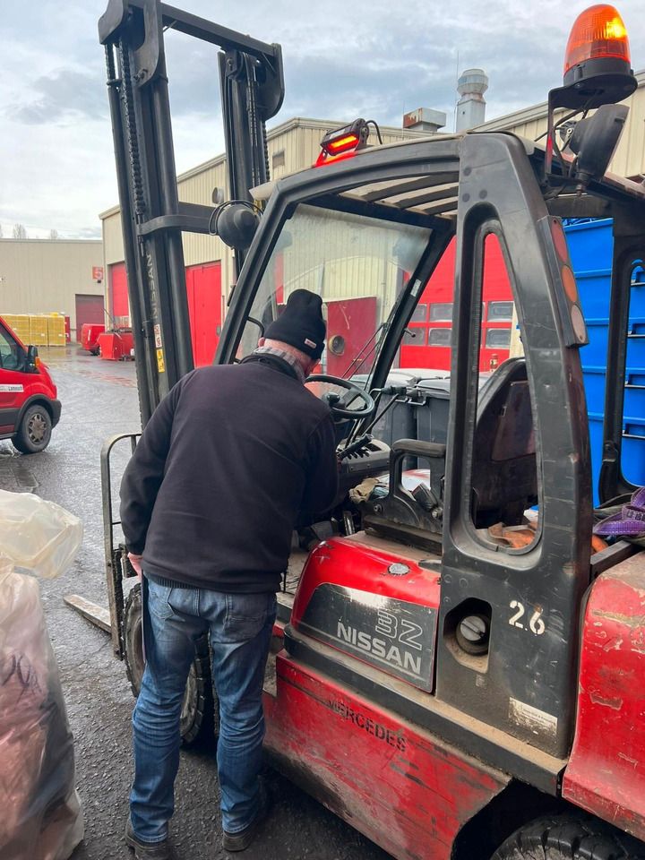Nissan 32 Diesel 13100 Stunden Nissan 32 Diesel 13100 Stunden - Carretilla elevadora: foto 4 Nissan 32 Diesel 13100 Stunden Nissan 32 Diesel 13100 Stunden - Carretilla elevadora: foto 4