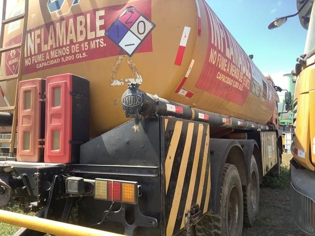 MAN 33.360-V20 - Cisterna camión: foto 3 MAN 33.360-V20 - Cisterna camión: foto 3