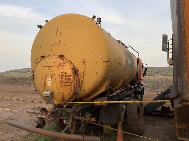 MAN 33.363 - Cisterna camión: foto 3 MAN 33.363 - Cisterna camión: foto 3