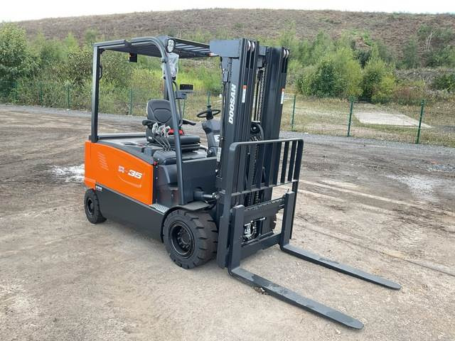 Doosan B35X-7 PLUS - Carretilla elevadora eléctrica: foto 4 Doosan B35X-7 PLUS - Carretilla elevadora eléctrica: foto 4