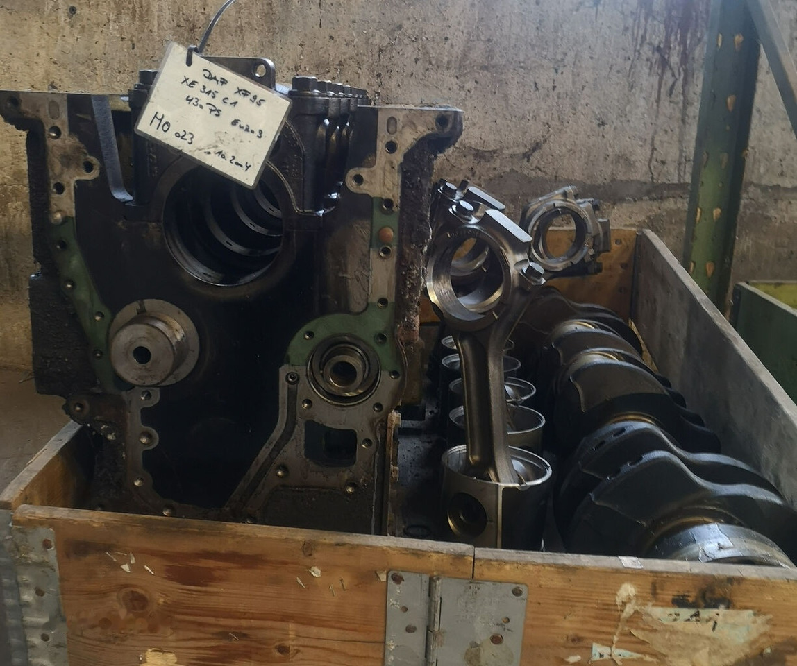 DAF Ersatztteile 0281010045 DAF XF 95 - Bloque de cilindros para Camión: foto 1 DAF Ersatztteile 0281010045 DAF XF 95 - Bloque de cilindros para Camión: foto 1
