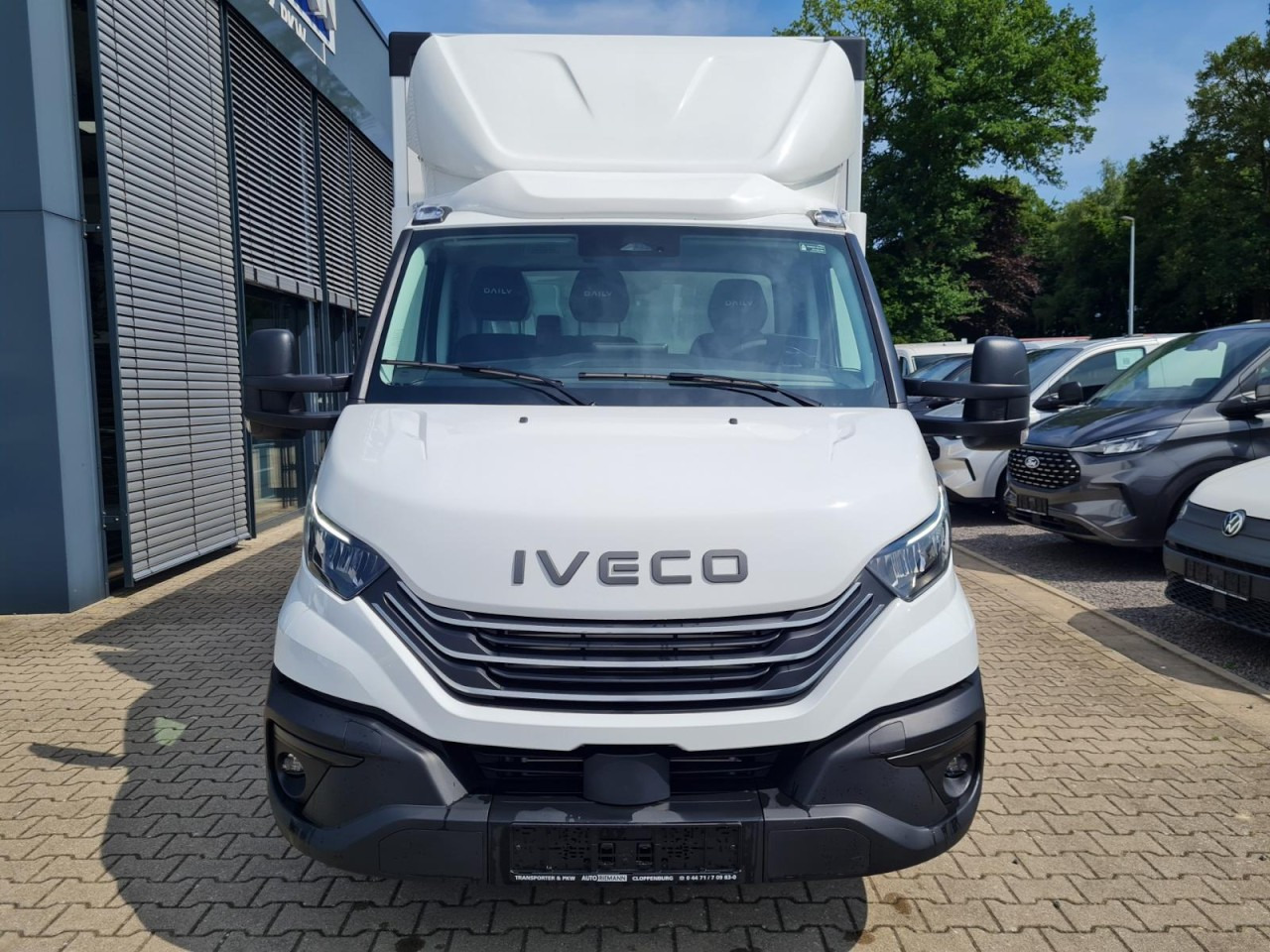Iveco DAILY 35S18 Koffer Automatik ALU KAMERA NAVI TEMPOMAT - Furgoneta: foto 2 Iveco DAILY 35S18 Koffer Automatik ALU KAMERA NAVI TEMPOMAT - Furgoneta: foto 2