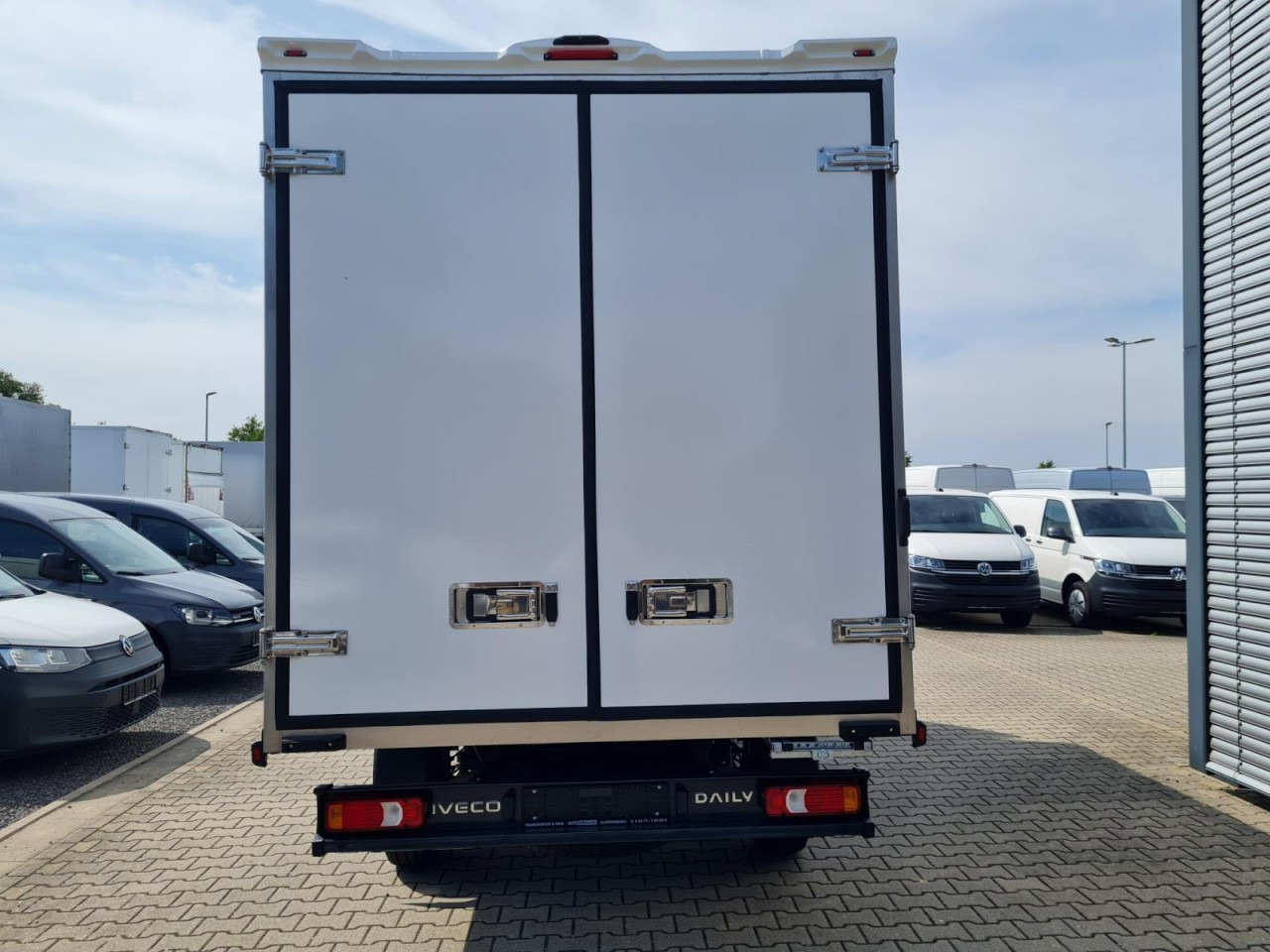 Iveco DAILY 35S18 Koffer Automatik ALU KAMERA NAVI TEMPOMAT - Furgoneta: foto 5 Iveco DAILY 35S18 Koffer Automatik ALU KAMERA NAVI TEMPOMAT - Furgoneta: foto 5