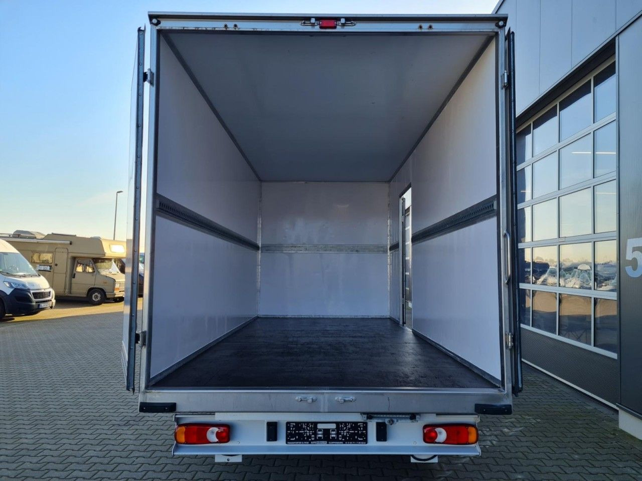 Peugeot Boxer 3.5t Koffer lang L4 ERGO KLIMA KOMFORT TEM - Furgoneta: foto 5 Peugeot Boxer 3.5t Koffer lang L4 ERGO KLIMA KOMFORT TEM - Furgoneta: foto 5