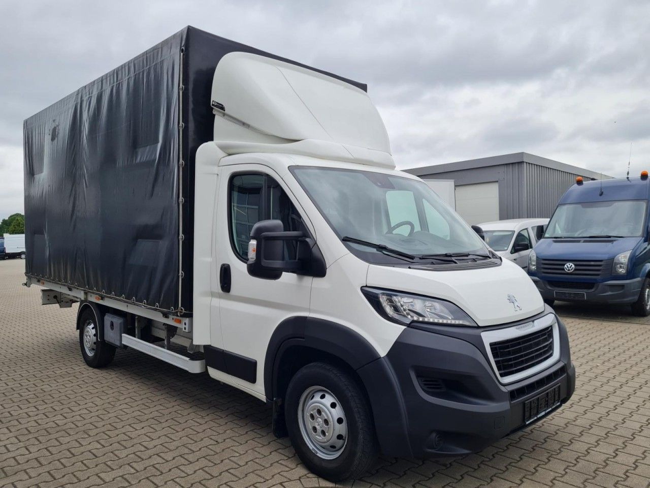 Peugeot Boxer 3,5t Pritsche Plane 2.2 HDi L4 435 - Furgoneta con caja de lona: foto 3 Peugeot Boxer 3,5t Pritsche Plane 2.2 HDi L4 435 - Furgoneta con caja de lona: foto 3
