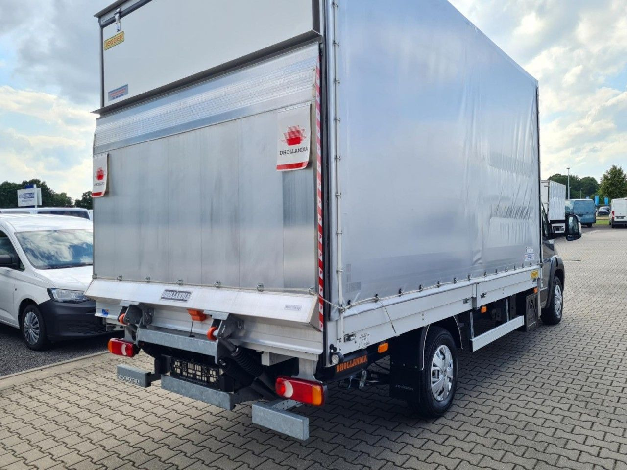Peugeot Boxer Pritsche Schiebe Plane 2.2 HDi LBW - Furgoneta con caja de lona: foto 4 Peugeot Boxer Pritsche Schiebe Plane 2.2 HDi LBW - Furgoneta con caja de lona: foto 4