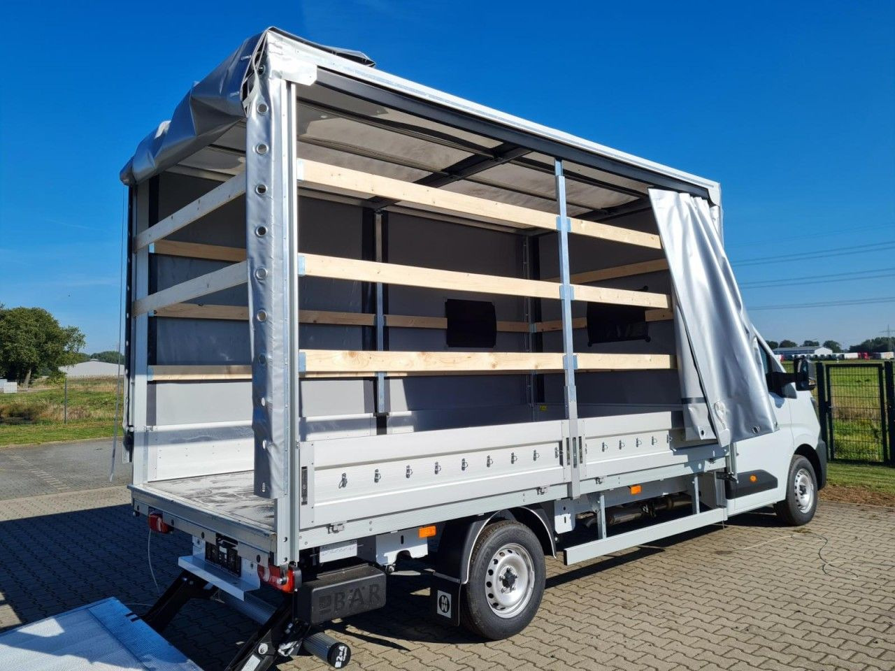 Renault Master Pritsche Schiebe Plane LBW Luftfederung - Furgoneta con caja de lona: foto 4 Renault Master Pritsche Schiebe Plane LBW Luftfederung - Furgoneta con caja de lona: foto 4