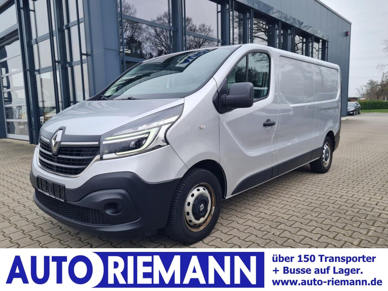 Renault Trafic Kasten 2,0 dCi 120 dCi L2H1 3,0t AHK Komfort - Furgoneta pequeña: foto 1 Renault Trafic Kasten 2,0 dCi 120 dCi L2H1 3,0t AHK Komfort - Furgoneta pequeña: foto 1