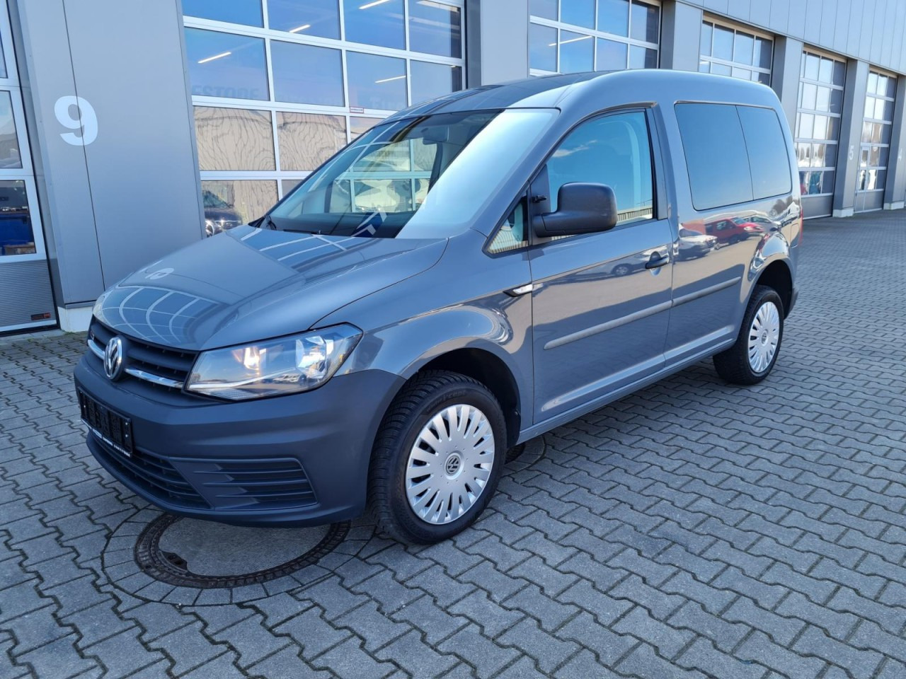 Volkswagen Caddy 4Motion TDi Kombi 5-Sitze TEMPO STHZ REGALSYSTEM - Furgoneta combi: foto 3 Volkswagen Caddy 4Motion TDi Kombi 5-Sitze TEMPO STHZ REGALSYSTEM - Furgoneta combi: foto 3