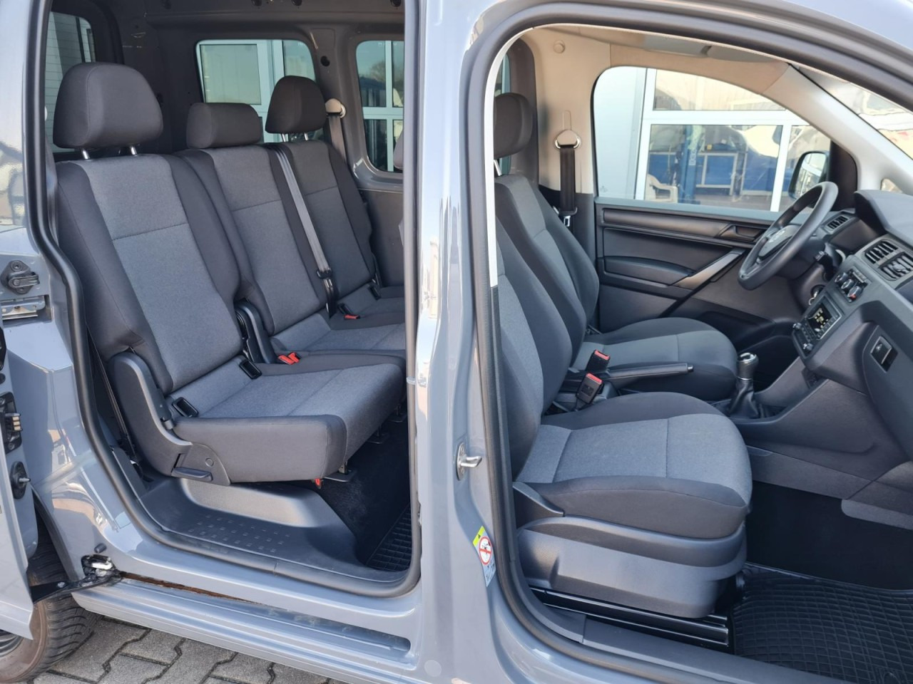 Volkswagen Caddy Kombi 4Motion TDi 5-Sitze KLIMA STHZ TEMPOMAT - Furgoneta combi: foto 4 Volkswagen Caddy Kombi 4Motion TDi 5-Sitze KLIMA STHZ TEMPOMAT - Furgoneta combi: foto 4