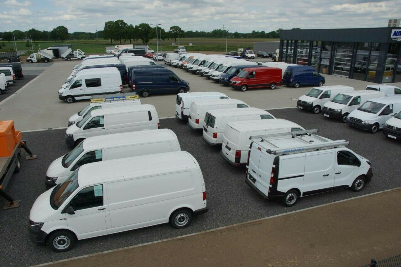 Volkswagen Crafter 35 Doka MR Pritsche AHK Klima 7 Sitzer - Caja abierta furgoneta, Furgoneta combi: foto 4 Volkswagen Crafter 35 Doka MR Pritsche AHK Klima 7 Sitzer - Caja abierta furgoneta, Furgoneta combi: foto 4