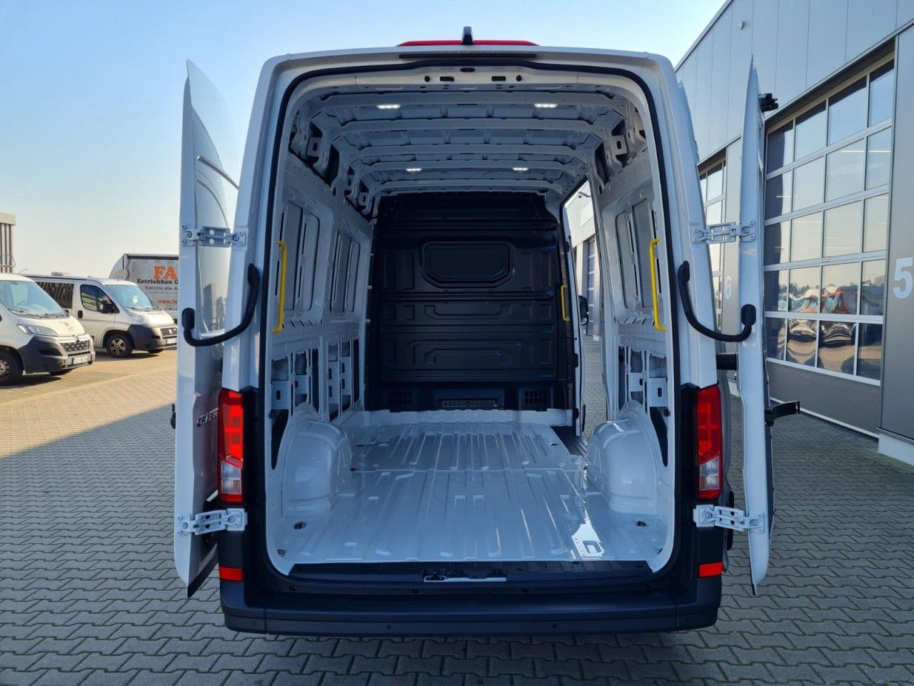 Volkswagen Crafter 35 Kasten MR L3H3 AG KLIMA KAMERA NAVI_A - Furgón: foto 5 Volkswagen Crafter 35 Kasten MR L3H3 AG KLIMA KAMERA NAVI_A - Furgón: foto 5