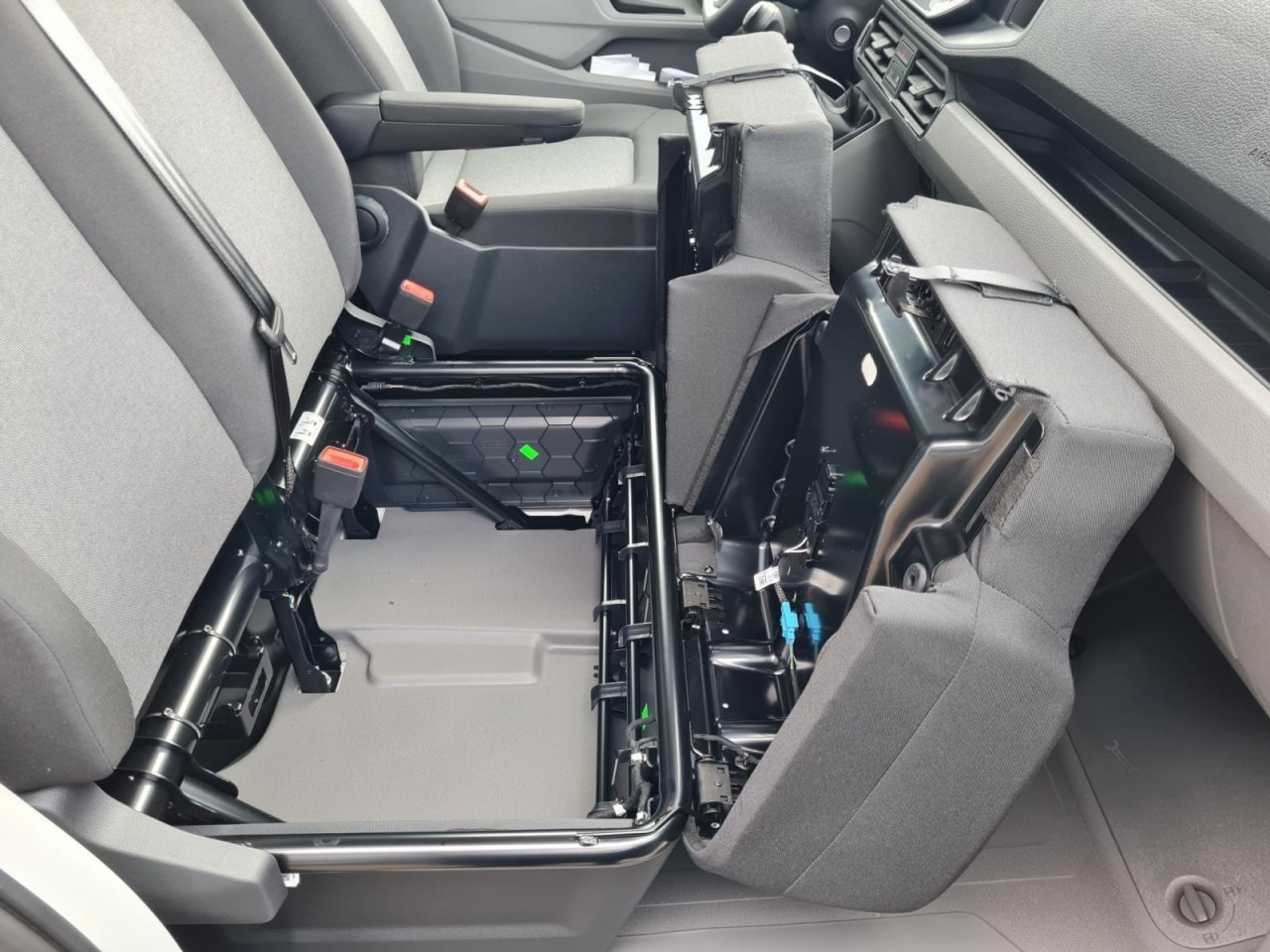 Furgón Volkswagen Crafter 35 Kasten TDI MR PDC KLIMA Tempomat L3H3: foto 15 Furgón Volkswagen Crafter 35 Kasten TDI MR PDC KLIMA Tempomat L3H3: foto 15