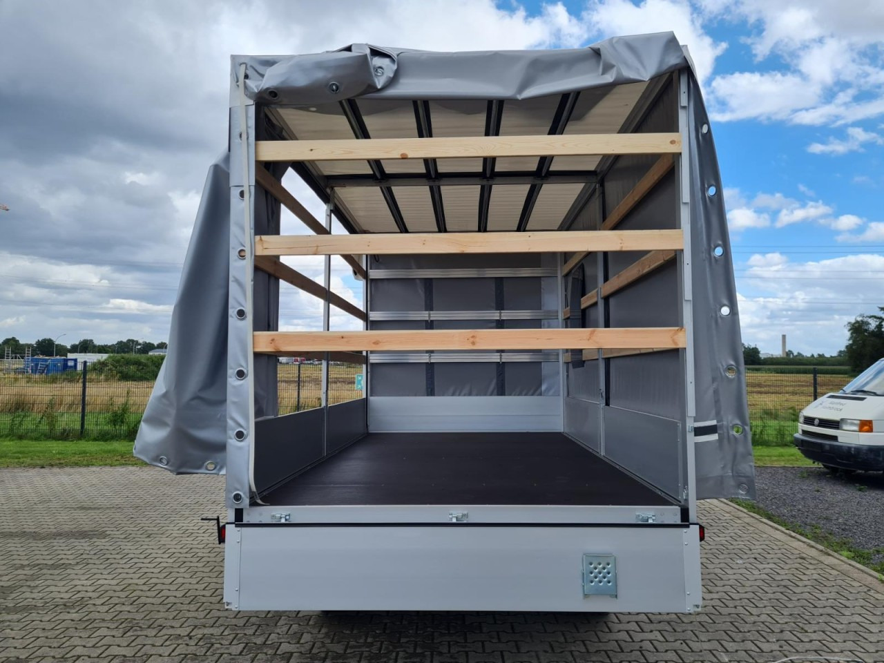 Volkswagen Crafter 35 TDI Pritsche Schiebe Plane ERGO LED TEMPOMAT - Furgoneta con caja de lona: foto 5 Volkswagen Crafter 35 TDI Pritsche Schiebe Plane ERGO LED TEMPOMAT - Furgoneta con caja de lona: foto 5