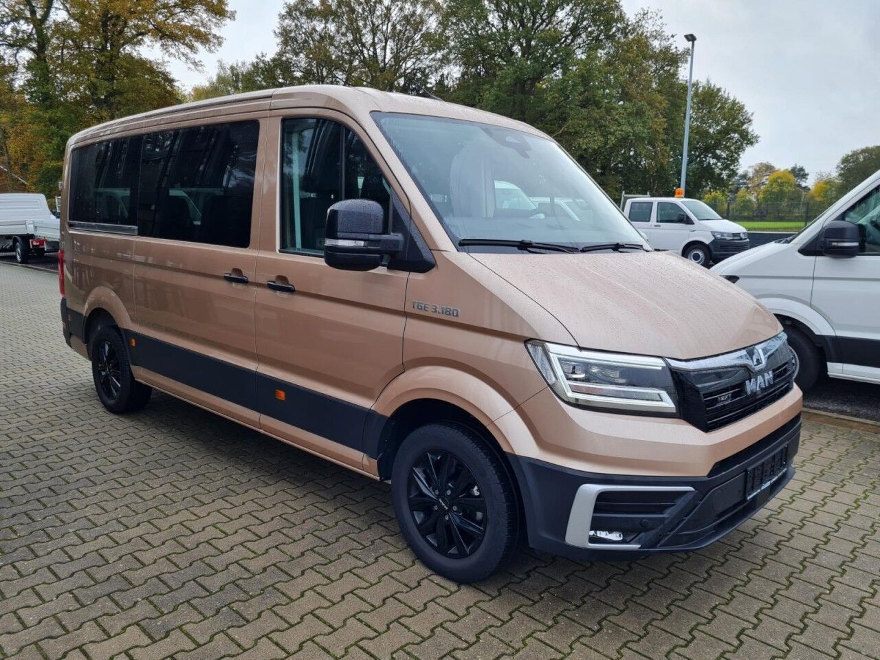 Volkswagen Crafter 35 - baugl. TGE 3.180 Kombi Sonderumbau - Minibús, Furgoneta de pasajeros: foto 3 Volkswagen Crafter 35 - baugl. TGE 3.180 Kombi Sonderumbau - Minibús, Furgoneta de pasajeros: foto 3